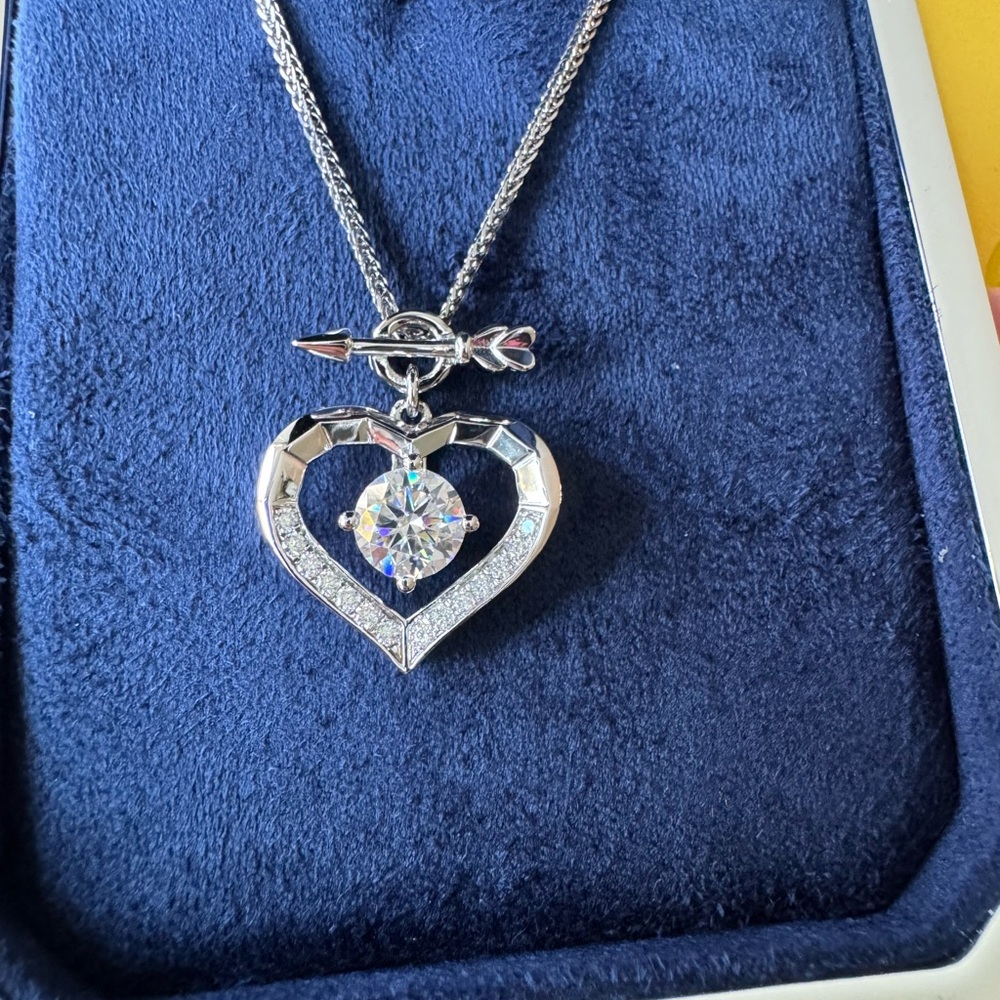Moissanite Over 1 carat total weight Heart & Arrow Necklace